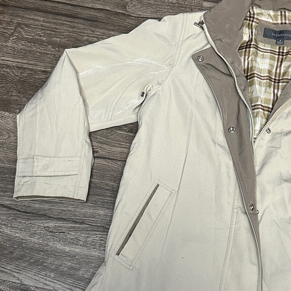 Liz Claiborne Men's Tan Hooded Raincoat - Picture 5 of 10
